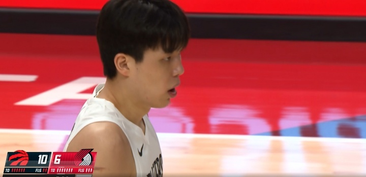 开云体育官网-积极性拉满！杨瀚森首节登场已经连续拿下3个篮板！